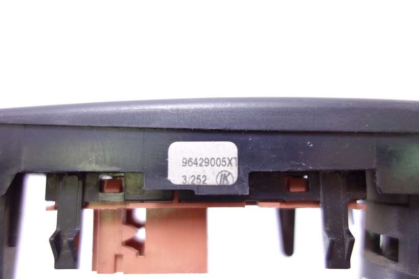 Interruptor de Botón Citroen C2 C3 96429005XT 9637937380J3 - foto 2