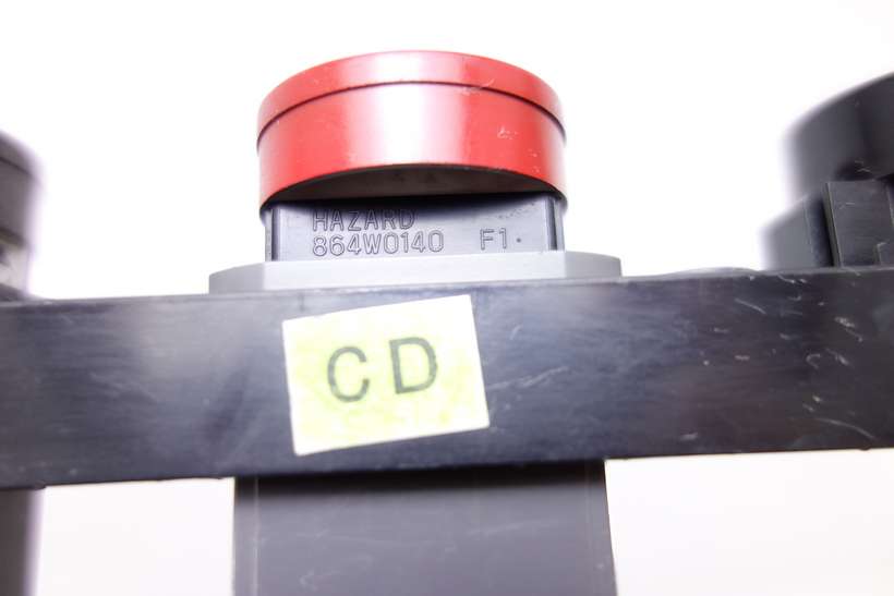 Interruptor de emergencia Hazard switch Hyundai KIA 864W0140F3 864W0140 F3 864W0140F1 864W0140 F1 - foto 3
