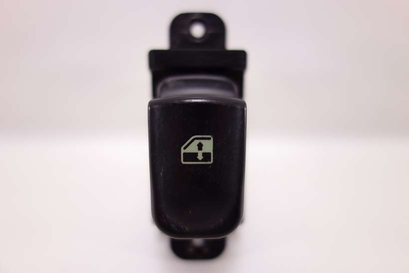 Interruptor de elevalunas Hyundai i20 202005491 - foto 1