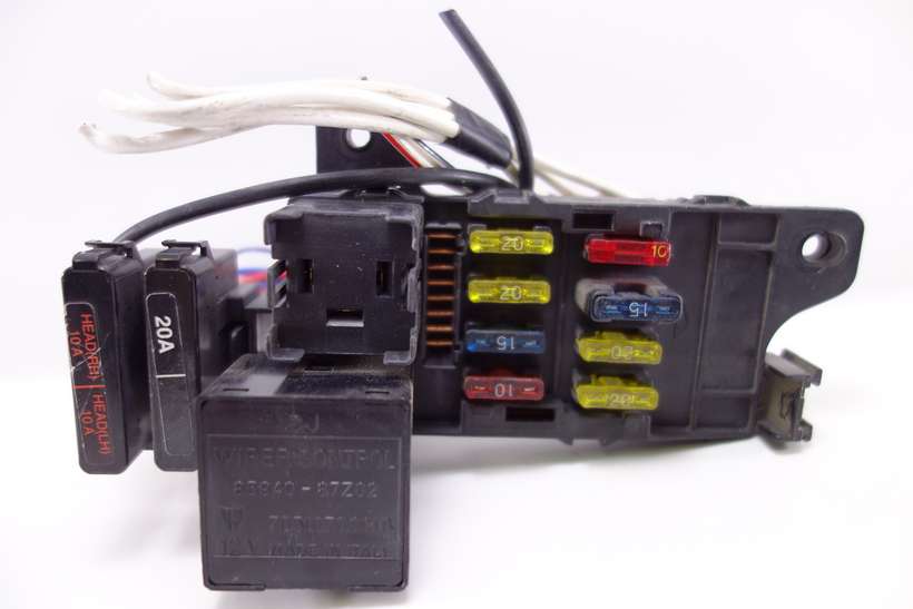 Caja de fusibles Daihatsu / Piaggio Porter 8260087539 82600-87539 8594087Z02 85940-87Z02 70501700010 70.501.70.001.0 - foto 1