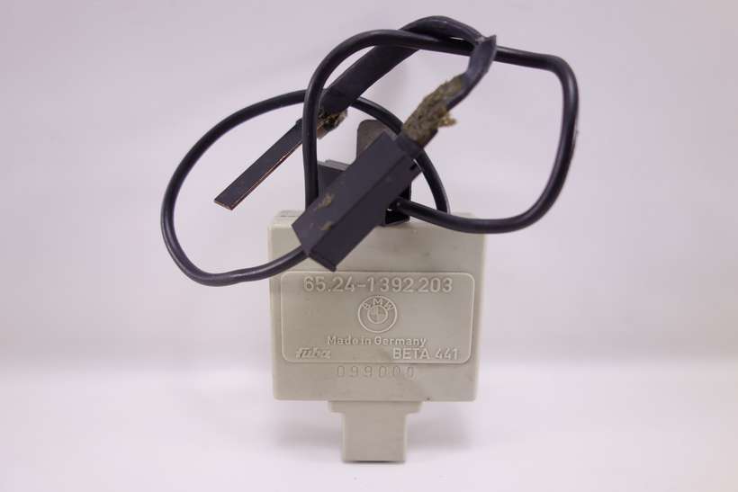 Amplificador de antena BMW E34 E32 E31 65241392203 65.24-1 392 203 BETA441 BETA441 - foto 1