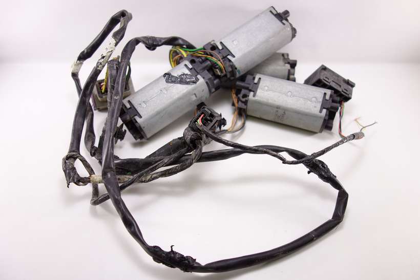 Ciclomotor Regulación Asiento Seat Peugeot 9425438C 401200DAS220 EMC32700TR EMC3-2700TR - foto 1