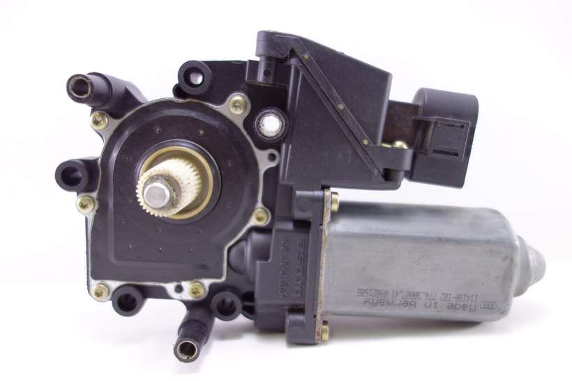 Motor de elevalunas Audi A3 103022100 103022-100 05073900 05 0739 00 114180102 114180-102 09021608 0536001401 053.60014.01 - foto 1