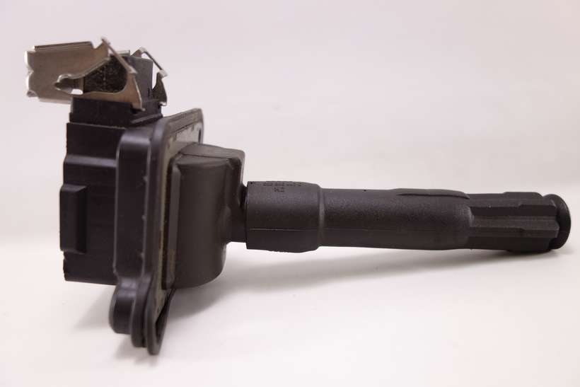 Bobina de encendido VW Volkswagen Seat Audi 058905447C 058 905 447 C 058905105 058 905 105 0040100013 0 040 100 013 - foto 1