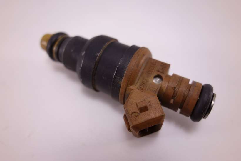 Inyector de combustible Hyundai Elantra 3531023210 35310-23210 Bosch 9250930019 9 250 930 019 - foto 1