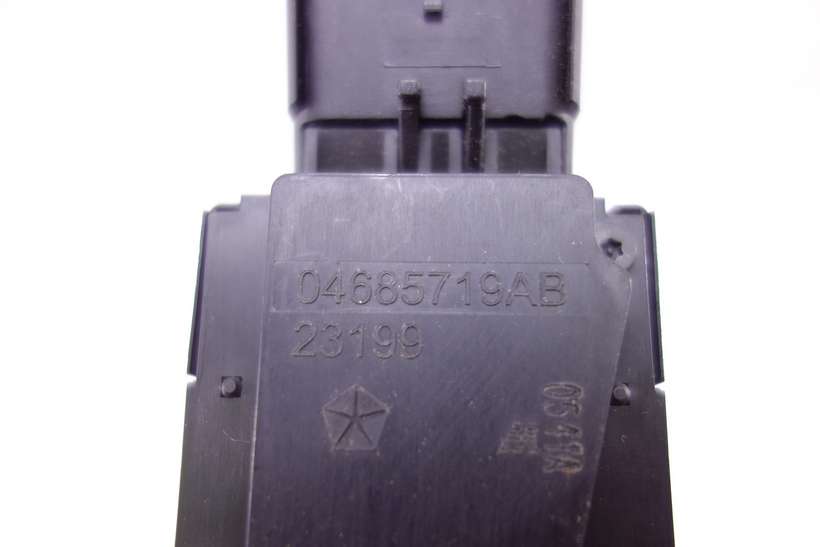 Interruptor encendido Chrysler Voyager 04685719AB - foto 2