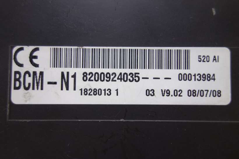 Caja de fusibles Renault Kangoo 8200924035 00013984 BCM-N1 - foto 2