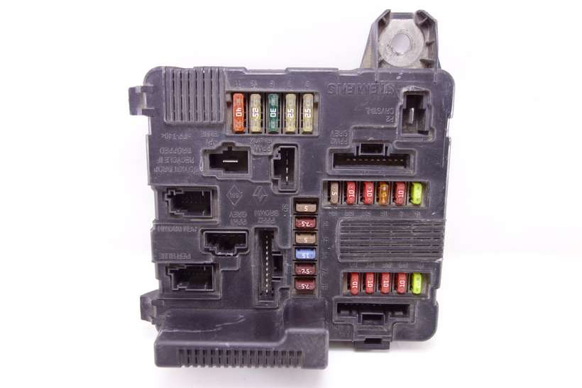 Caja de fusibles Renault Megane Scenic 8200306033C Siemens S118399300L S118399300 L - foto 1