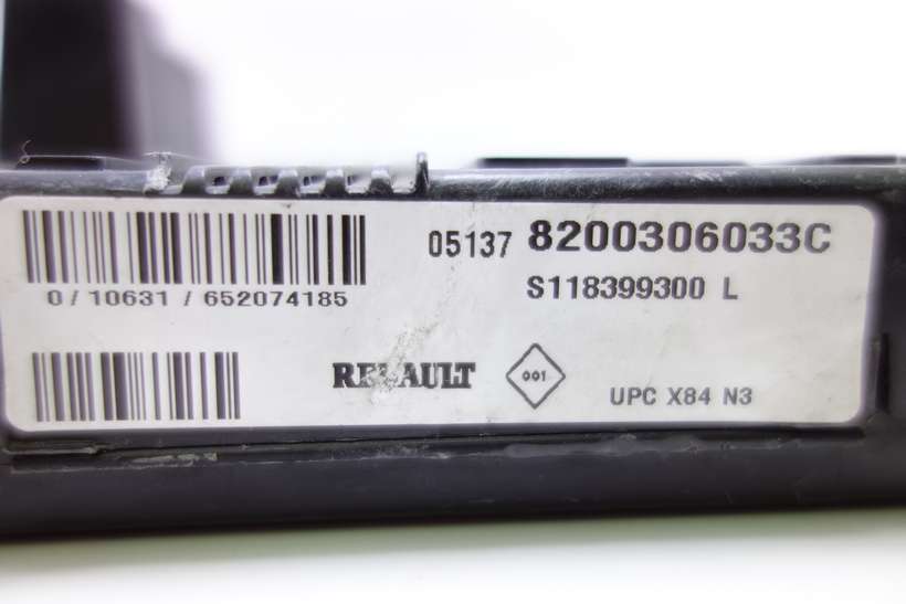 Caja de fusibles Renault Megane Scenic 8200306033C Siemens S118399300L S118399300 L - foto 2