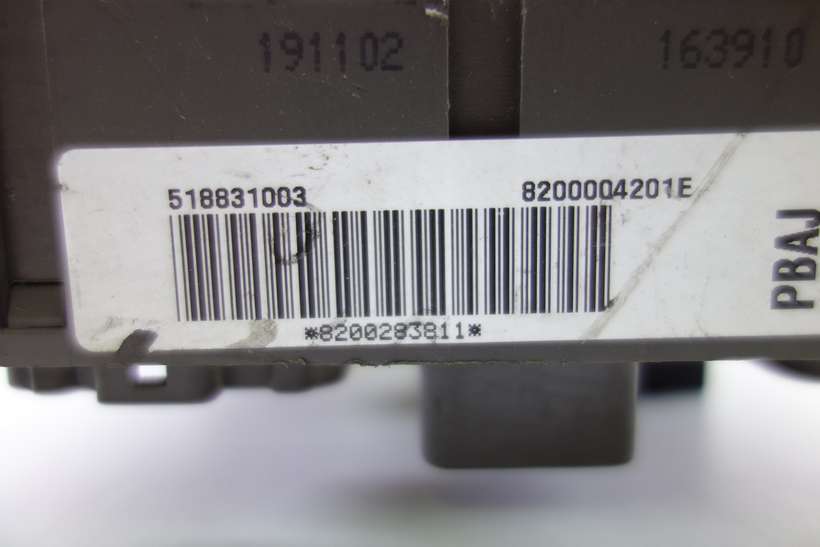 Caja de fusibles Renault Laguna 8200004201E 8200283811 518831003 - foto 2