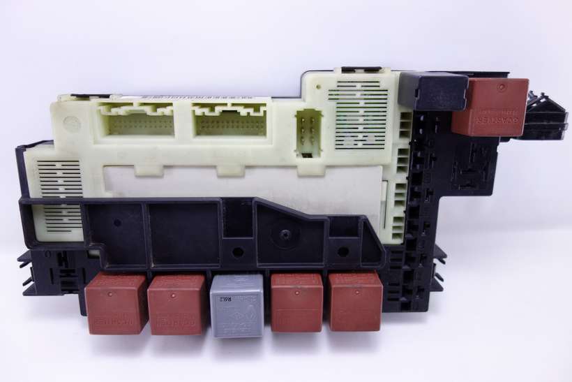 Caja de fusibles Renault Clio 7700415565 P77004296654F 216522153A 21652215-3 A - foto 1