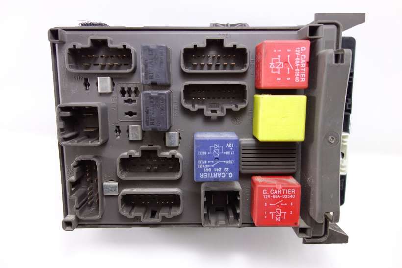 Caja de fusibles Renault Laguna 8200228549 55RDFV018 29310290114 293102 90114 - foto 1