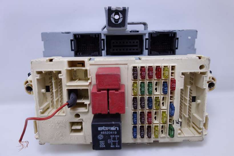 Caja de fusibles Fiat Stilo 46797609 3N0CV6P3D 501208530130 - foto 1