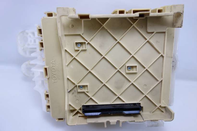 Caja de fusibles Toyota Auris 63583367 6358-3367 8273012X80A 82730-12X80A - foto 2