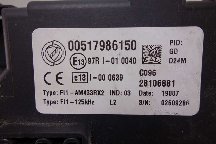 Caja de fusibles Fiat Grande Punto 00517986150 97RI010040 97R I-01 0040 AM433RX2 - foto 3