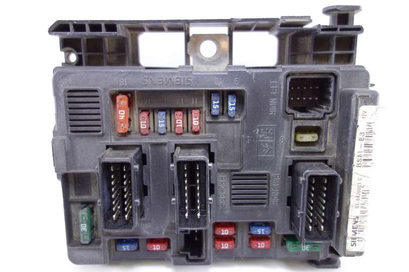 Caja de fusibles Citroen Xsara Picasso Peugeot 307 206 964349888000 9643498880-00 Siemens S118470003C S118470003 C - foto 1
