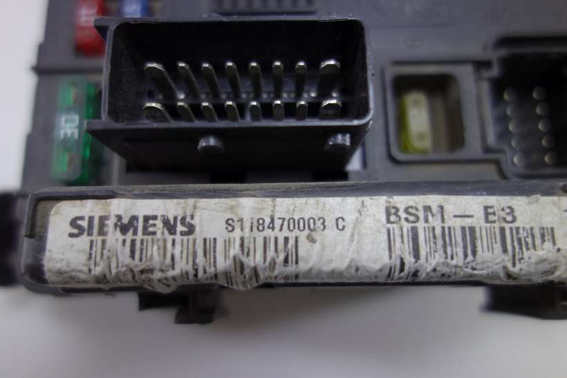 Caja de fusibles Citroen Xsara Picasso Peugeot 307 206 964349888000 9643498880-00 Siemens S118470003C S118470003 C - foto 3