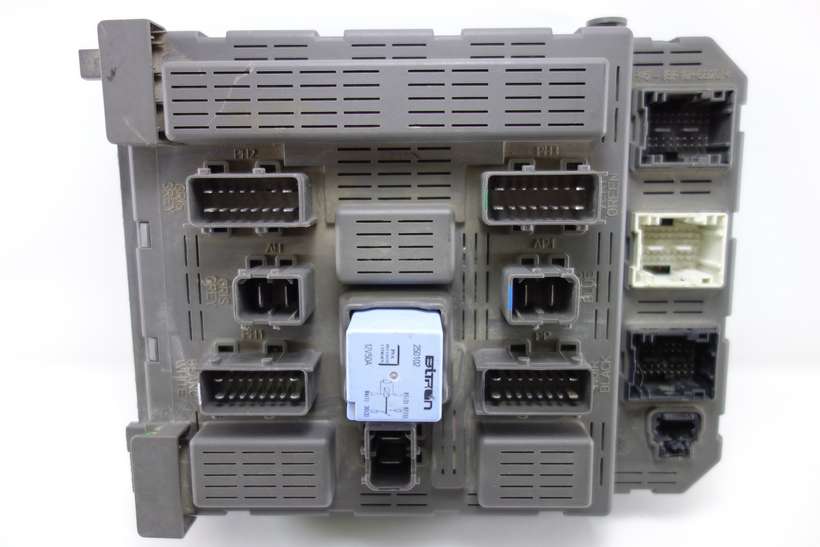 Caja de fusibles Peugeot 607 BSI 9645585480 96 455 854 80 - foto 1