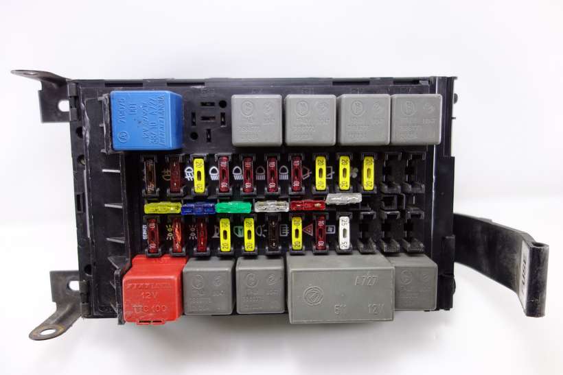Caja de fusibles Fiat Brava 8221299900 822129990 0 VB7601565 VB 760 1565 A 223 - foto 1