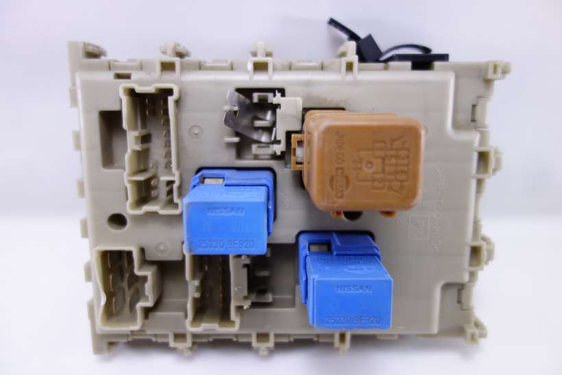 Caja de fusibles Nissan Almera 243505M300 24350 5M300 0519002 - foto 2