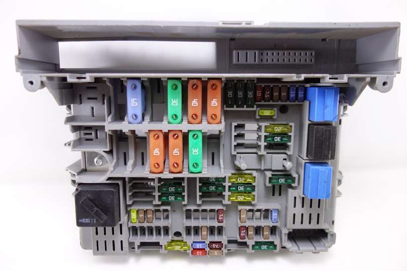 Caja de fusibles BMW E90 690662101 6906621-01 690662102 6906621-02 90104625 B010098800 BJ3A119640 - foto 1