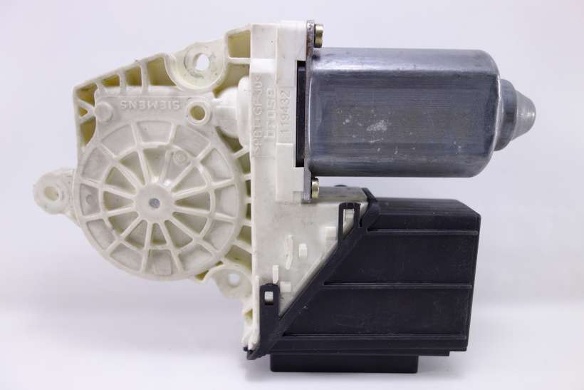 Motor de elevalunas Seat Ibiza 104383101 104 383 101 05074140 05 0741 40 101386102 101386-102 28104601 - foto 1