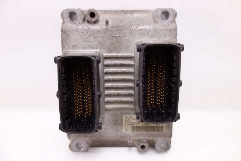 Centralita del motor Fiat Stilo 00468183880 0 046 818 388 0 Bosch 0261207086 0 261 207 086 25SA8349 ME73H4F015 A152 - foto 1