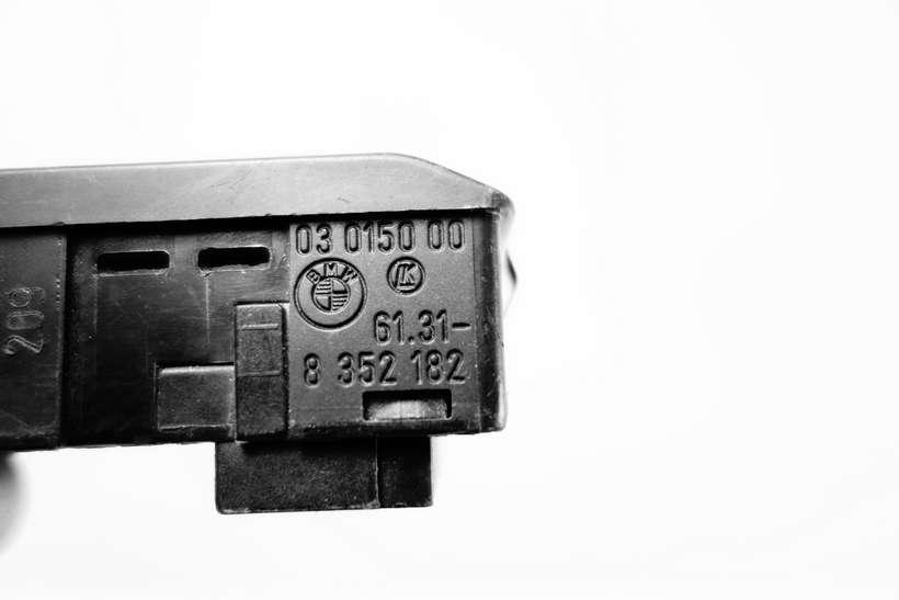 Interruptor Techo BMW E46 E38 E39 E60 E63 E53 E83 61318352182 61.31-8 352 182 03015000 03 0150 00 - foto 2