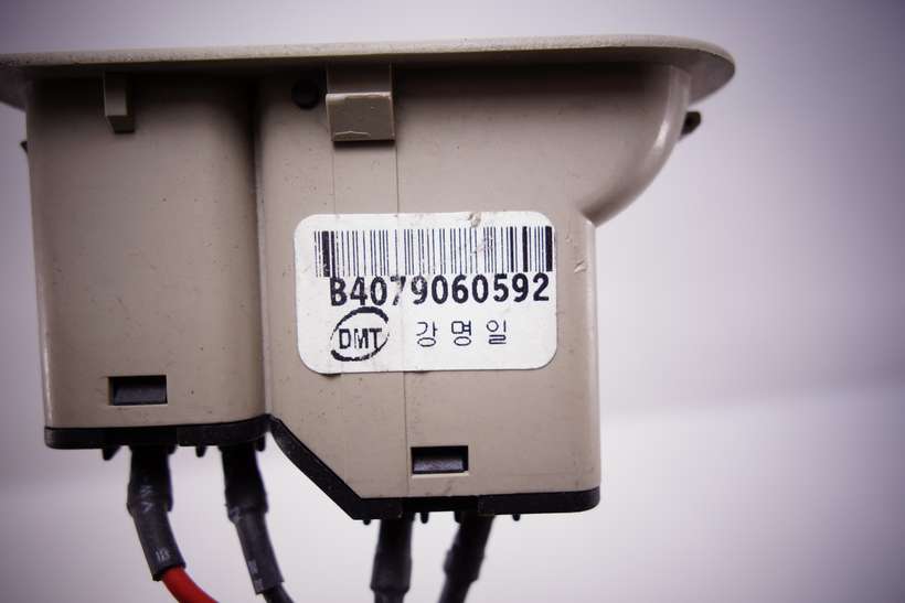 Interruptor de abrir Hyundai Sonata 935553K000 93555-3K000 - foto 2