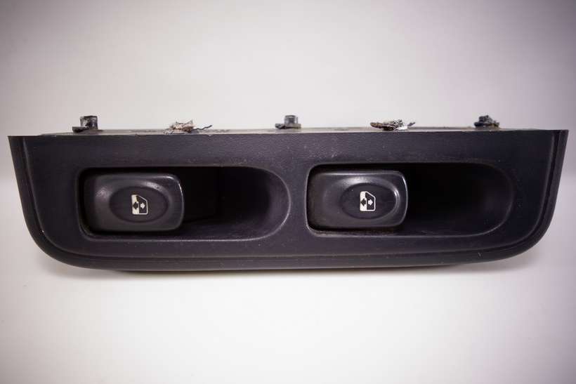 Interruptor de elevalunas Renault Clio 3117414 31174.14 3117418E 31174.18EE 430000K 430 000 K 429998K 429 998 K - foto 1