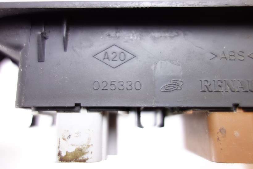 Interruptor de elevalunas Renault Megane 156018070D 156018070 D025330 - foto 3