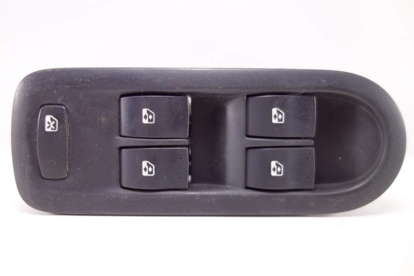 Interruptor de elevalunas Renault Megane 156018070D 156018070 D025330 - foto 1