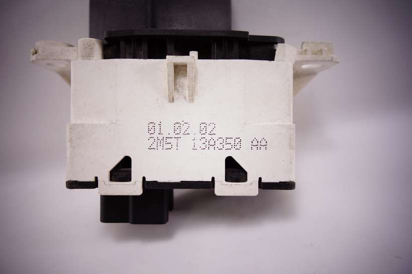 Interruptor de emergencia Ford Focus 2M5T13A350AA 2M5T 13A350 AA - foto 2