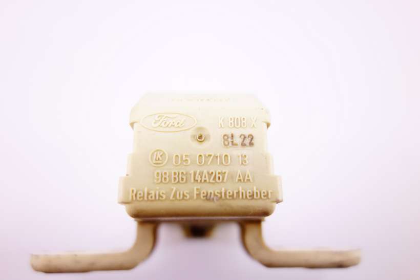Relé Ford Mondeo 05071013 05 0710 13 98BG14A267AA 98 BG 14A267 AA - foto 2