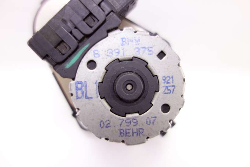 Servomotor de calefaccion BMW E46 8391375 8 391 375 BEHR 0279907 02 799 07 - foto 2