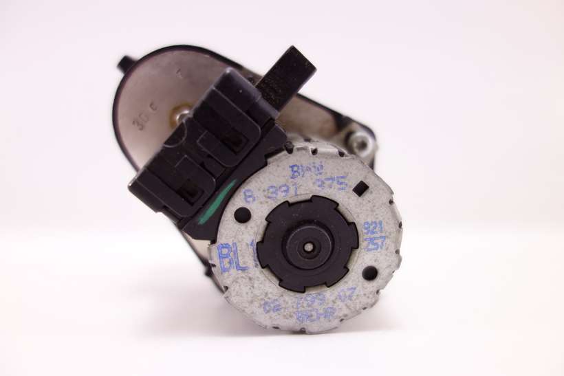 Servomotor de calefaccion BMW E46 8391375 8 391 375 BEHR 0279907 02 799 07 - foto 1
