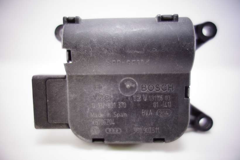 Servomotor de calefaccion VW Passat 3C0907511 3C0.907.511 Bosch 0132801370 0 132 801 370 05706Z04 3C0907511 3C0.907.511 03110503 031105 03 - foto 1