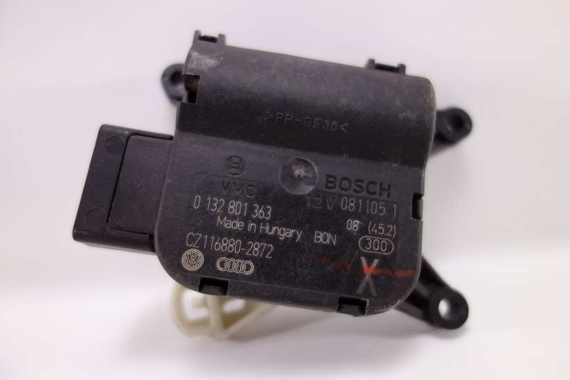 Servomotor de calefaccion VW Passat Bosch 0132801363 0 132 80 1363 CZ1168802872 CZ116880-2872 0811051 081105 1 - foto 1