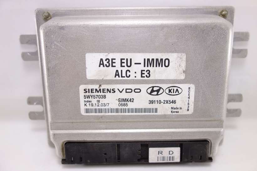 Centralita del motor Kia Rio 391102X546 39110-2X546 Siemens 5WY5703B - foto 1