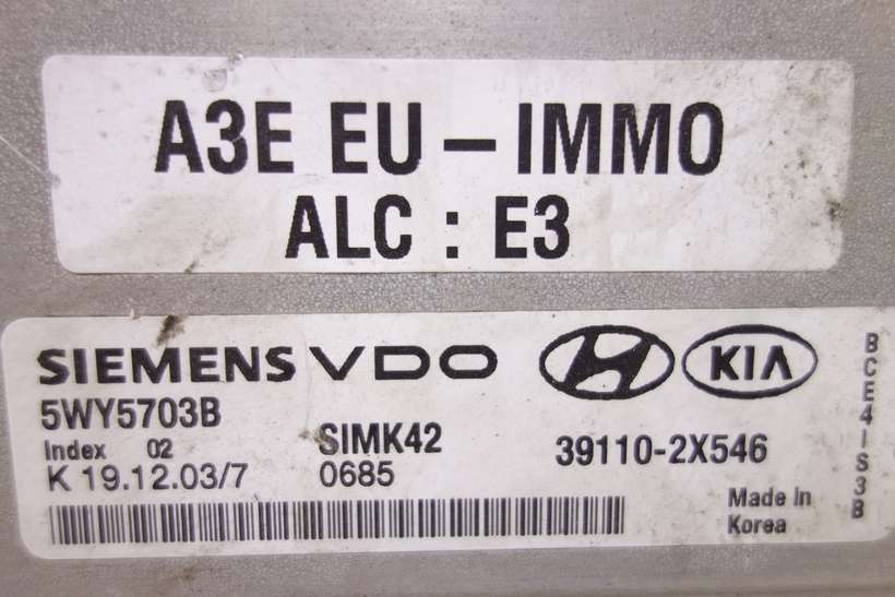 Centralita del motor Kia Rio 391102X546 39110-2X546 Siemens 5WY5703B - foto 2