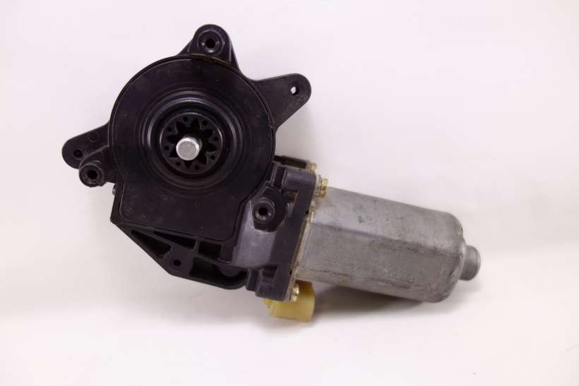 Motor de elevalunas Renault Megane 0130821720 Bosch 0 130 821 720 - foto 1