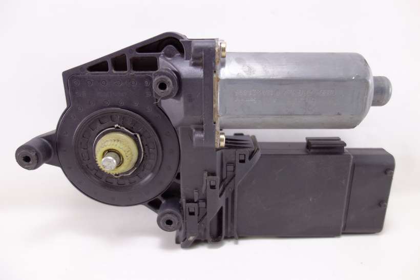 Motor de elevalunas VW Passat 0130821695 Bosch 0 130 821 695 119091XXX 119 091-XXX 101430201 101 430-201 05076210 05 0762 10 - foto 1