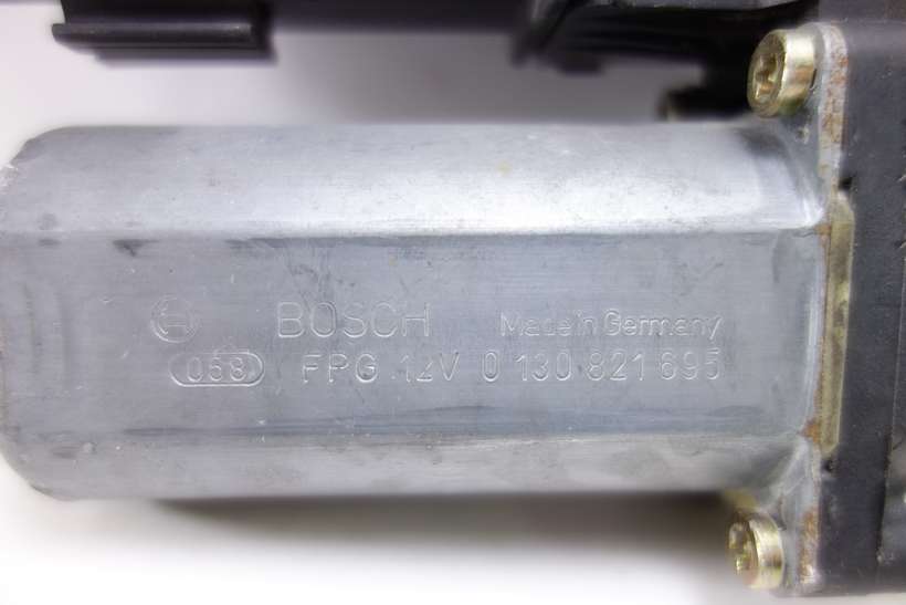 Motor de elevalunas VW Passat 0130821695 Bosch 0 130 821 695 119091XXX 119 091-XXX 101430201 101 430-201 05076210 05 0762 10 - foto 2