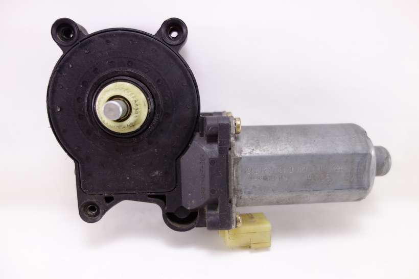 Motor de elevalunas BMW E46 676283620630 67 62 8 362 063 0 Bosch 0130821716 0 130 821 716 119142XXX 119 142-XXX - foto 1
