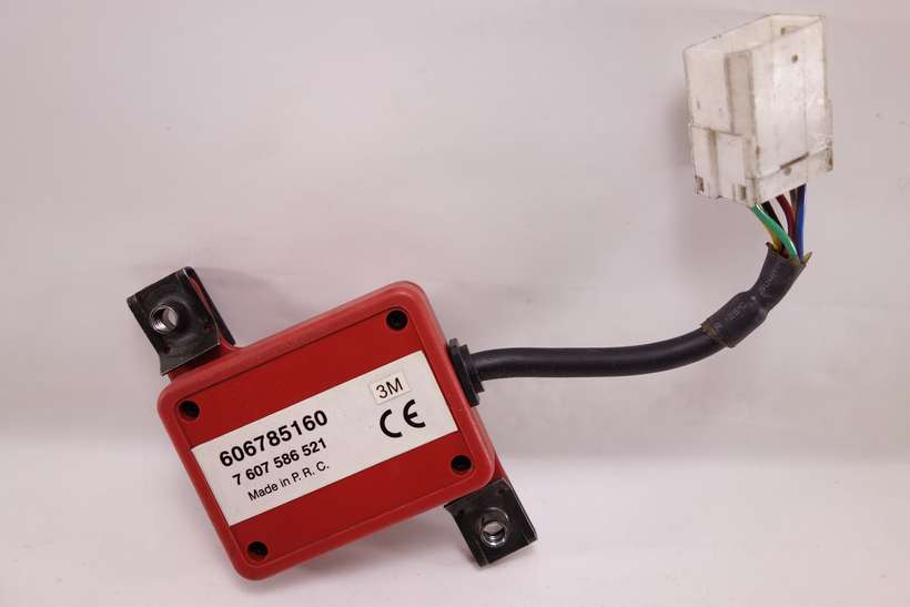 Control de radio Alfa Romeo 156 Fiat Punto 606785160 7607586521 7 607 586 521 - foto 1