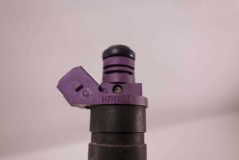 Inyector de combustible VW Lupo 047906031B Siemens 5WP42608 - foto 3