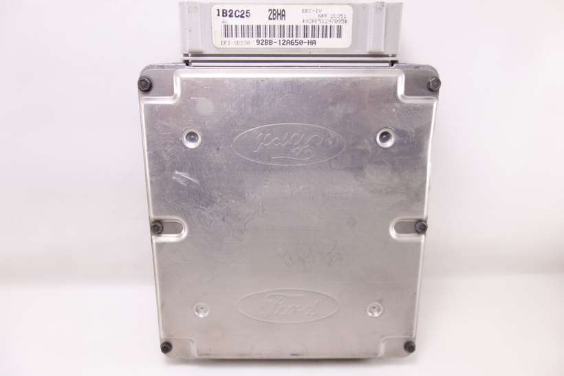 Centralita del motor Ford Sierra Mondeo Fiesta 92BB12A650HA 92BB-12A65-0HA EFISD230 EFI-SD230 2BHA - foto 1