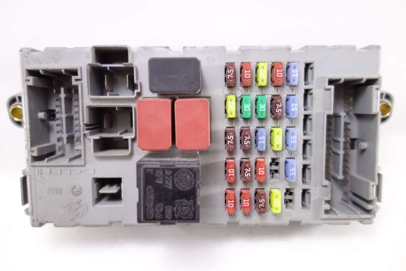 Caja de fusibles Fiat Punto 46520600CPL 46520600 CPL - foto 1