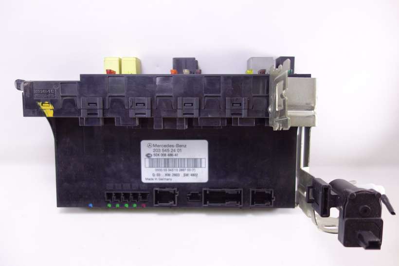 Caja de fusibles Mercedes W203 S203 2035452401 203 545 24 01 Hella 5DK00848641 5DK 008 486-41 - foto 1