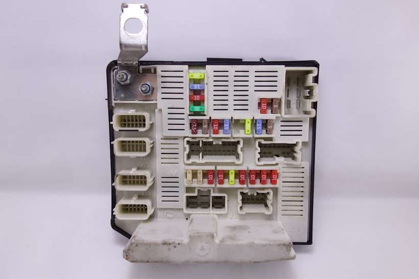 Caja de fusibles Renault Megane 8200455424L 82 00 455 424-L - foto 1